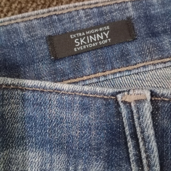 White House Black Market Woman Dark Wash Tapered Leg Denim High Rise Skinny Jean - Picture 9 of 13